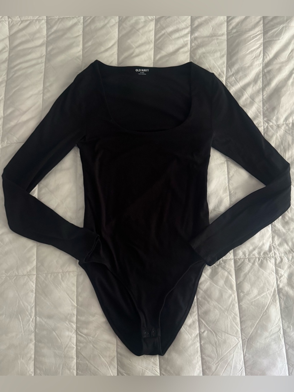 Old Navy Black Long-Sleeve Scoop Neck Bodysuit Medium Tall